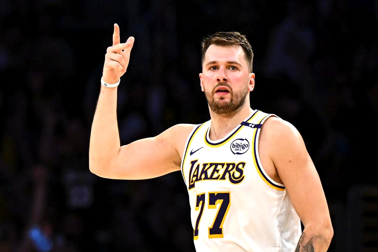 猛龙翻盘菲律宾男篮，东契奇惊艳世界