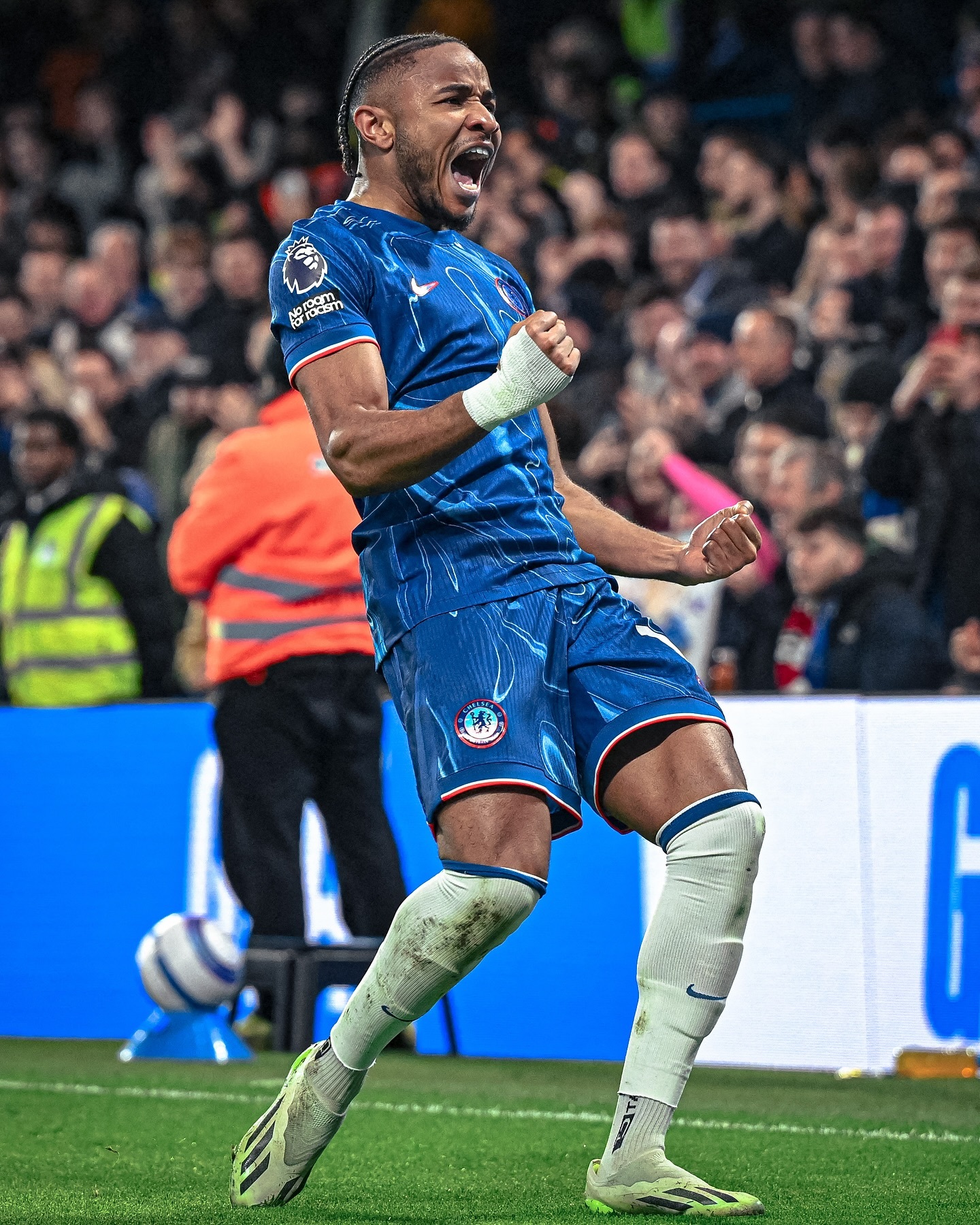 塞维利亚险胜马赛，恩昆库完成帽子戏法