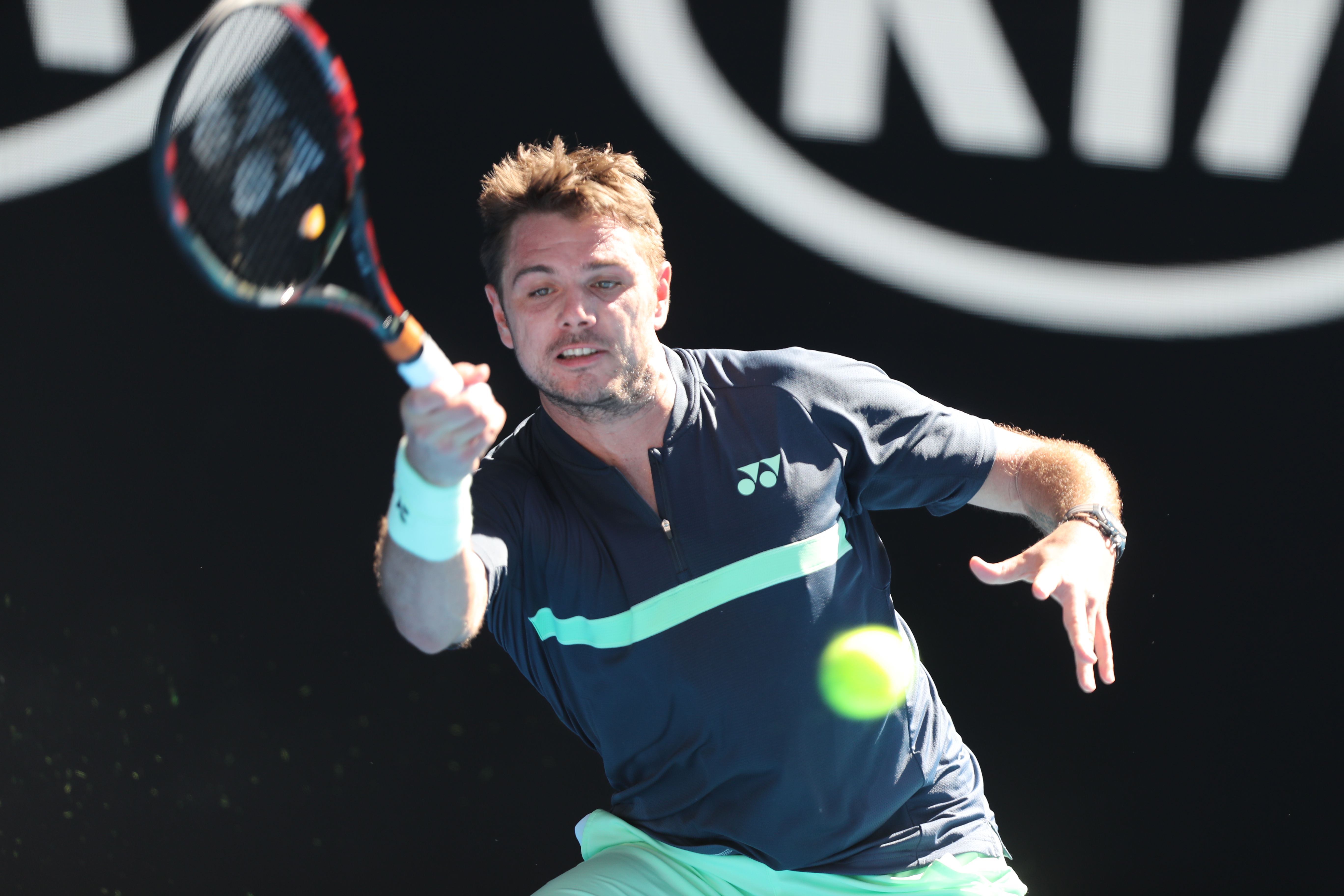 英国网球队翻盘德国网球队，瓦林卡送出助攻