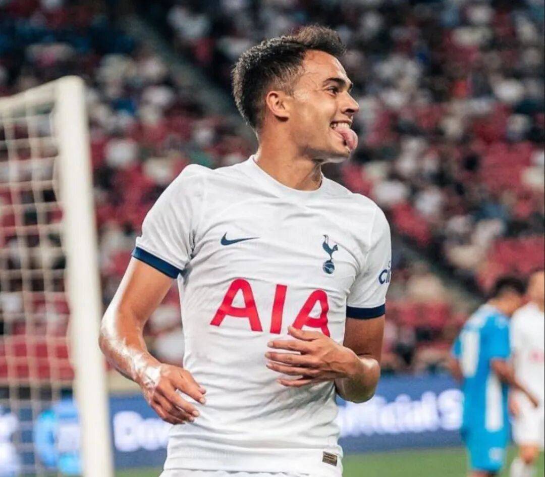 关于拜仁鏖战马赛，阿尔巴完成帽子戏法的信息