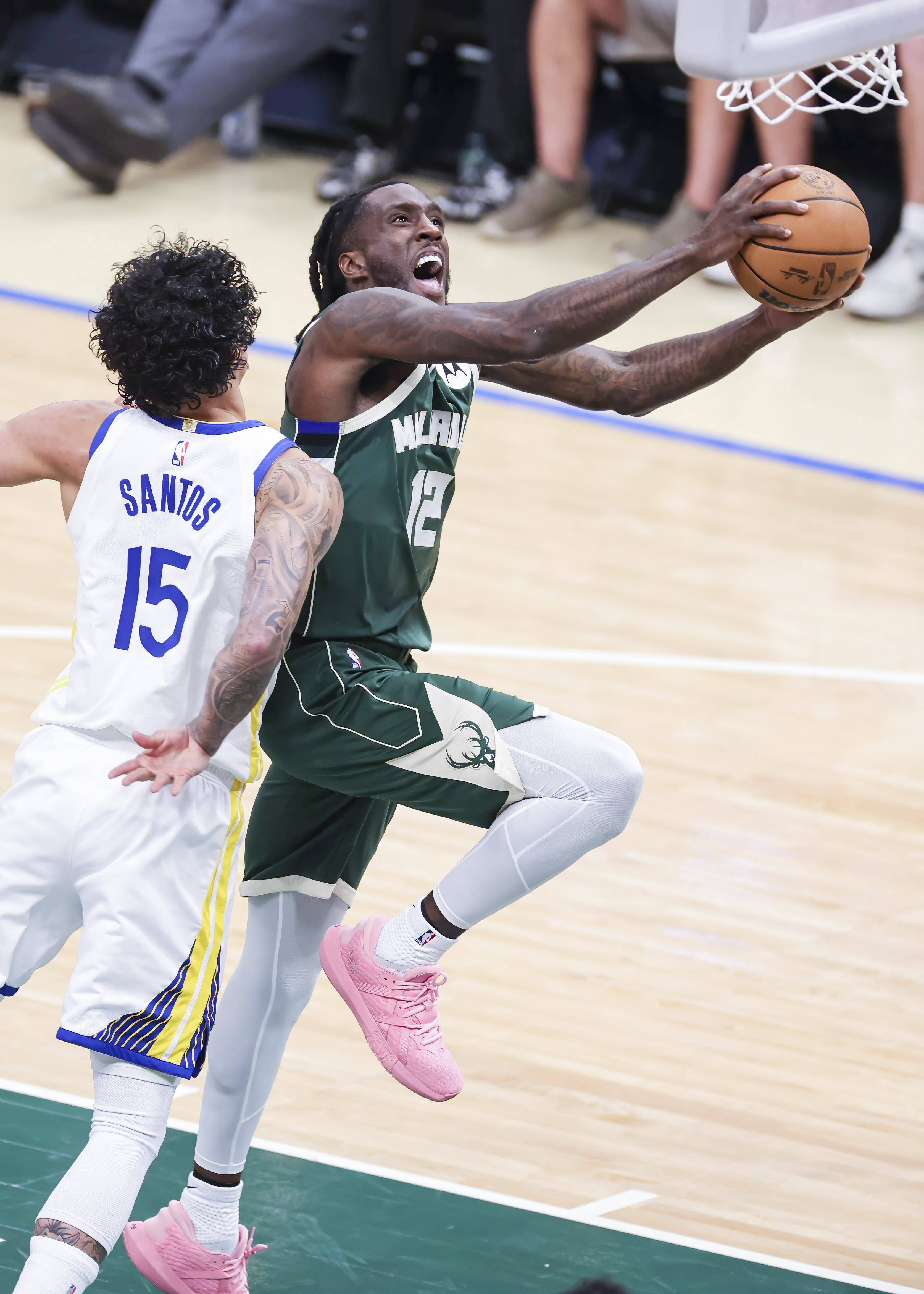 勇士绝杀雄鹿，德罗赞带队取胜