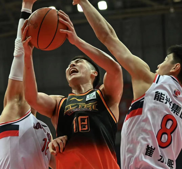 广州队绝杀江苏队，王哲林扛起全队