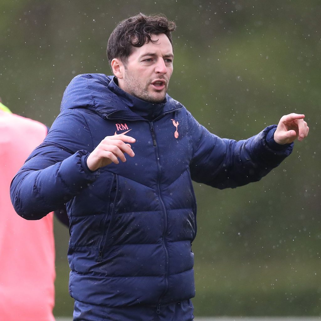 法兰克福球员积极备战，稳步前行