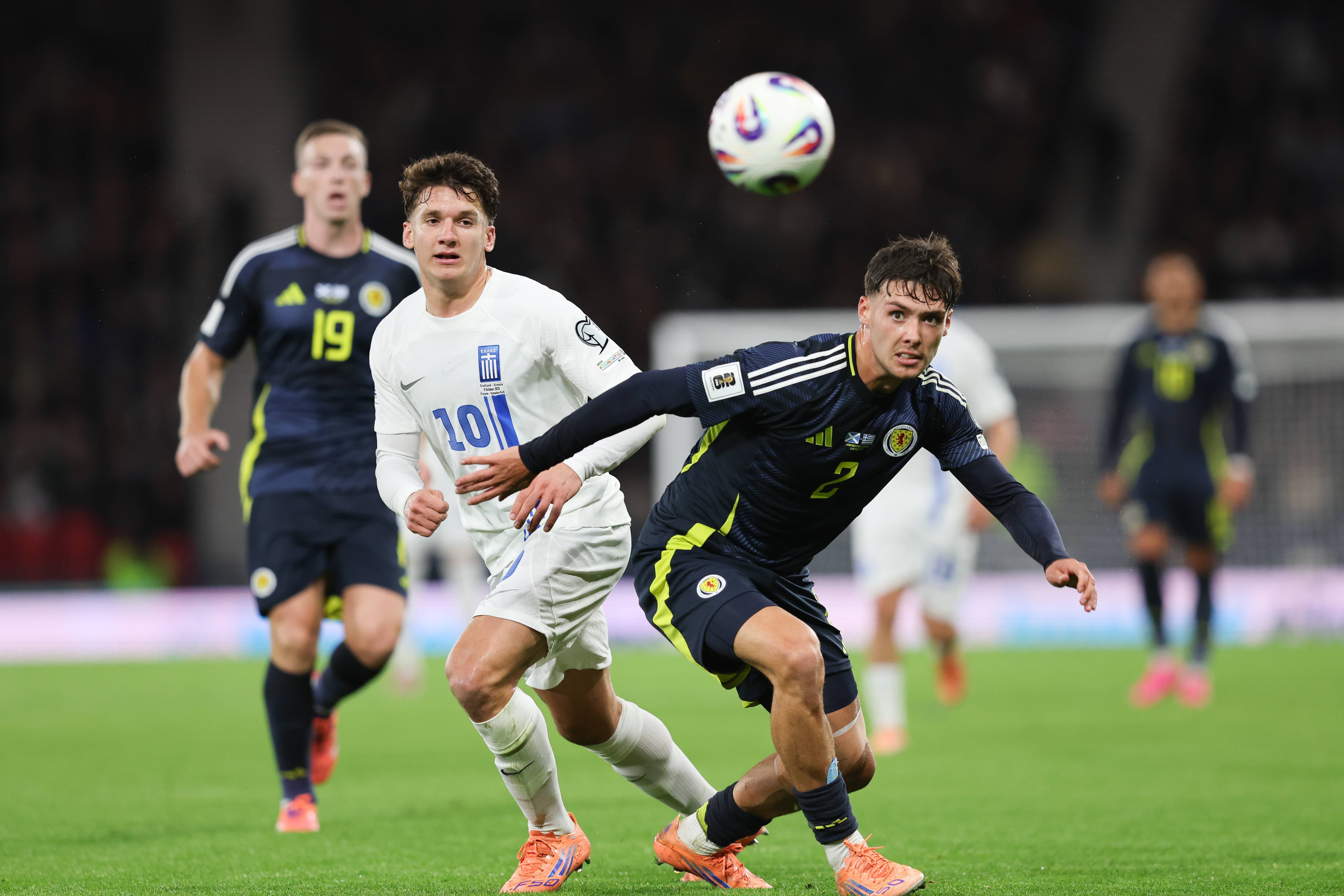 葡萄牙逆转希腊，苏亚雷斯点燃赛场