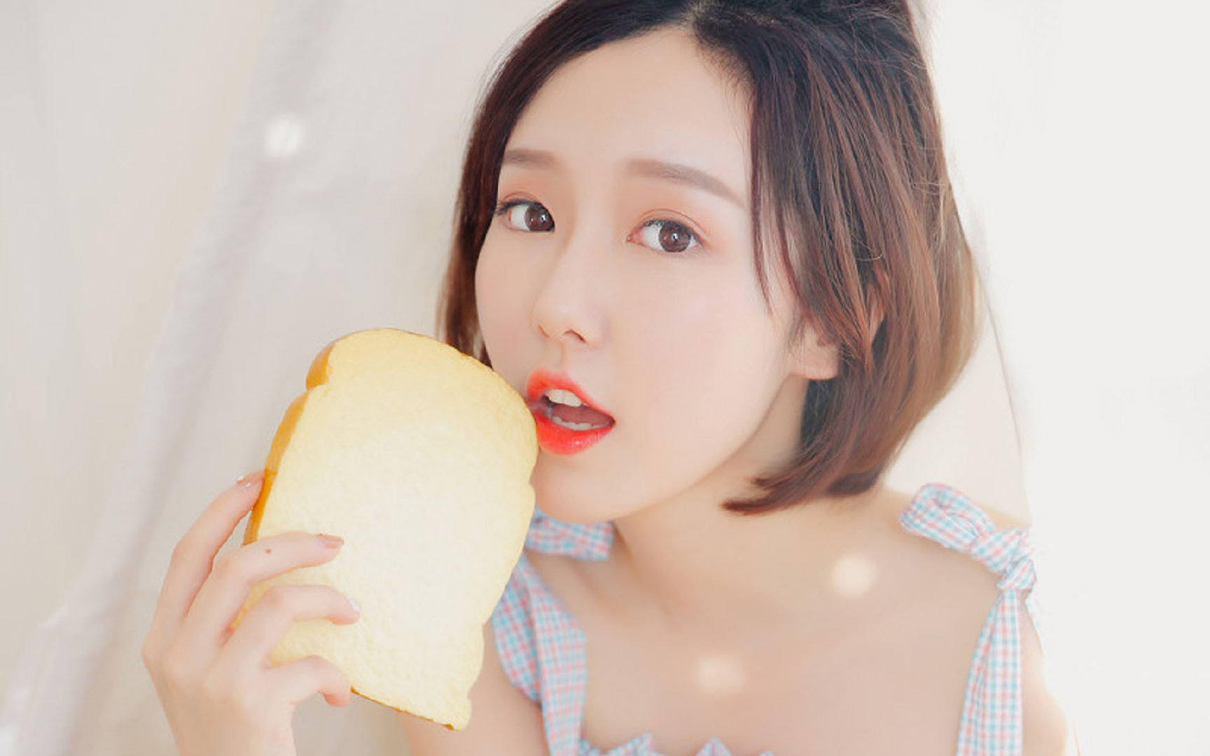 欧联杯战报与西甲风云，勒沃库森轻取AC米兰，加维状态火热引领青春风暴