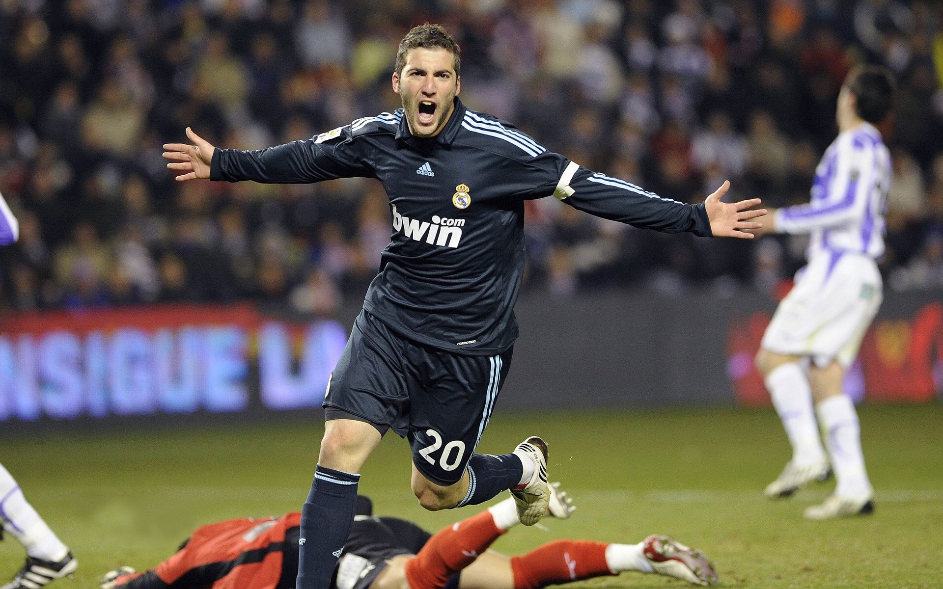 逆转绝杀！制胜一球定格华沙之夜