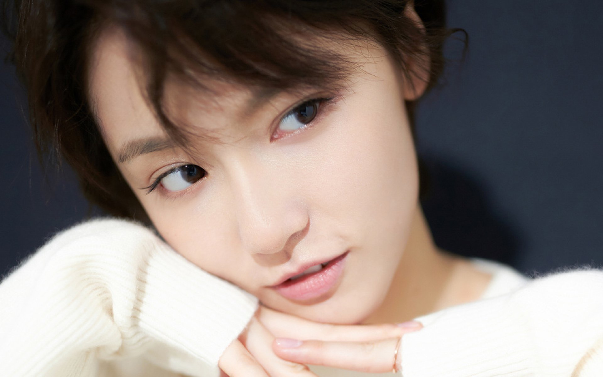 当黄蜂的刺撞上鹿角，东契奇如何在一场非典型的对决中，以指尖划定了胜利的疆界