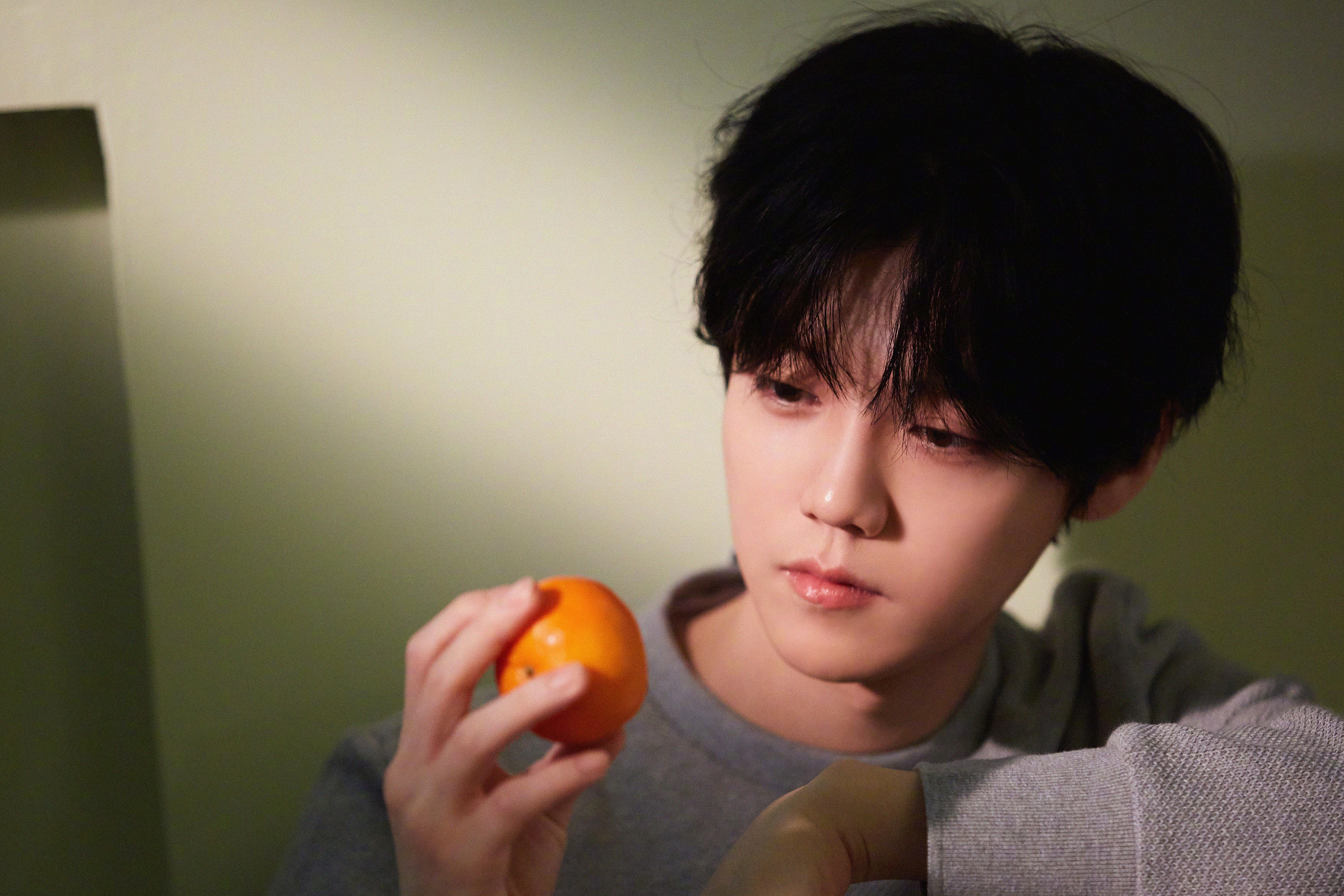 切特·霍姆格伦，以纤长十指挥挥洒泼墨，于毫秒之间绘出争冠航道