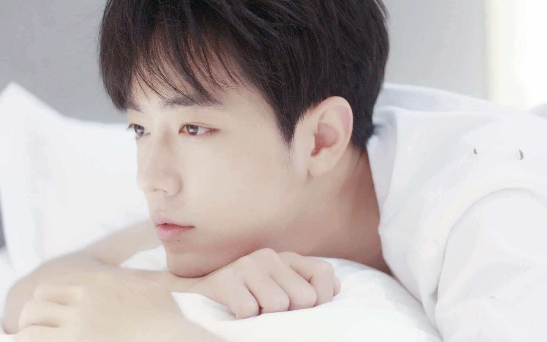 中国篮球新里程碑，辽宁队正面击溃NBA篮网，霍勒迪成关键先生