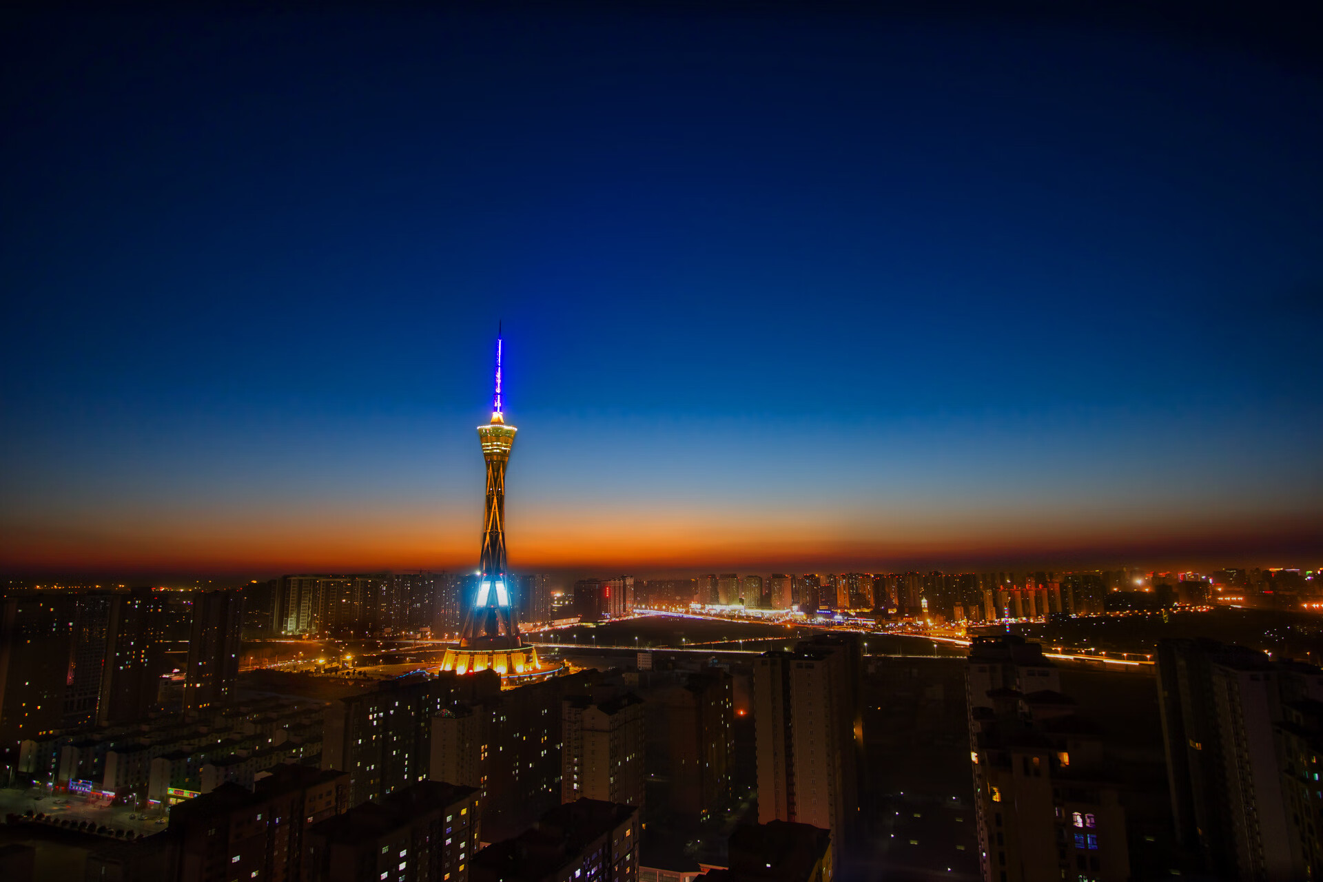 中国篮球新里程碑，辽宁队正面击溃NBA篮网，霍勒迪成关键先生