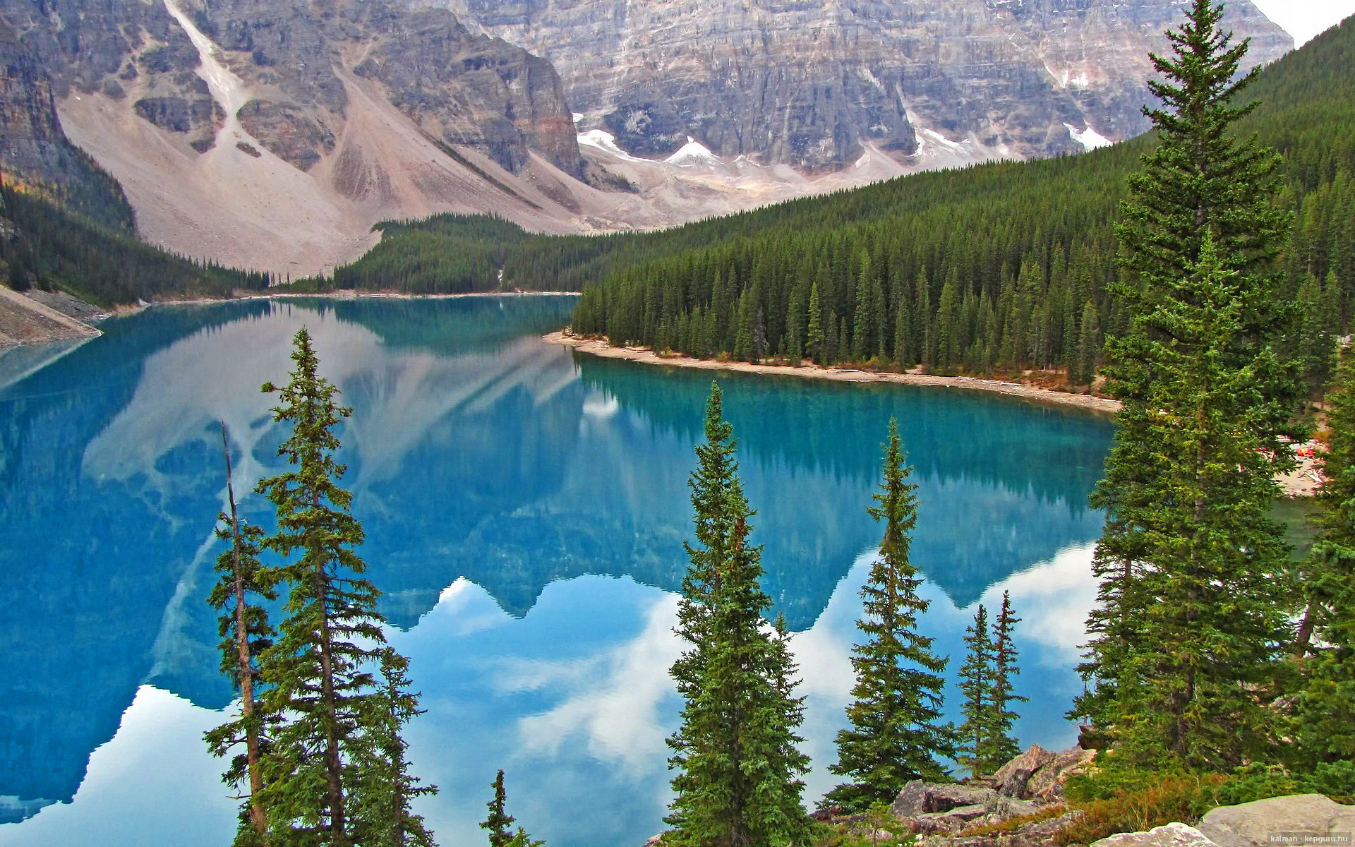 南美狂潮VS钢铁城墙,当曼联的哥伦比亚利刃遇上罗德里这道铁闸